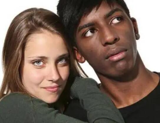 为什么黑人的那么长的原因