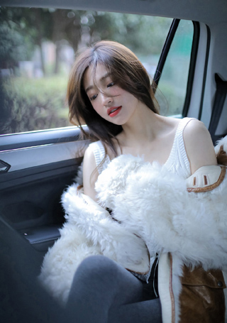 才两根手指就抖成这样了视频，女邻居的出现让我背叛了老婆