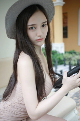 吃饭时某处紧密连接在一起，吃个饭也要和我连在一起