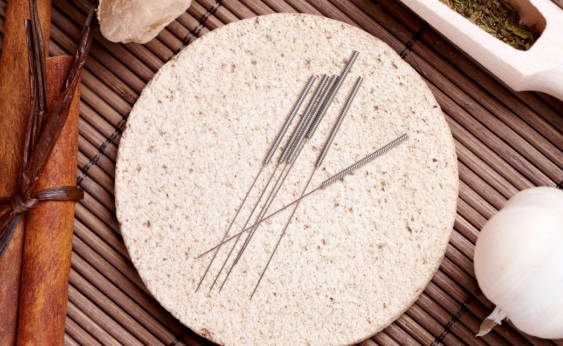 扁桃体发炎最快治疗方法，如何保守治疗扁桃体炎，吃消炎药吗？