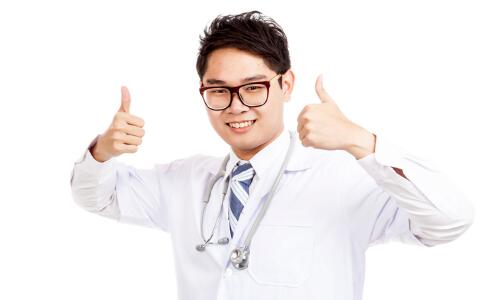 关灯玩手机危害大(学生玩手机的危害事例)