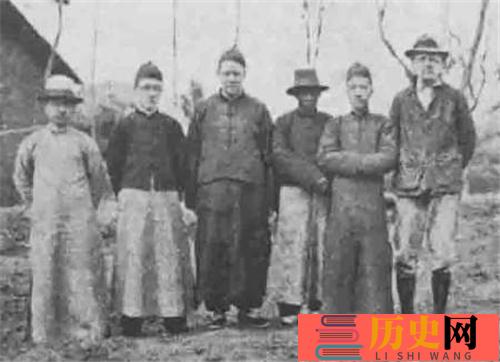 三星堆首次考古发掘人是谁