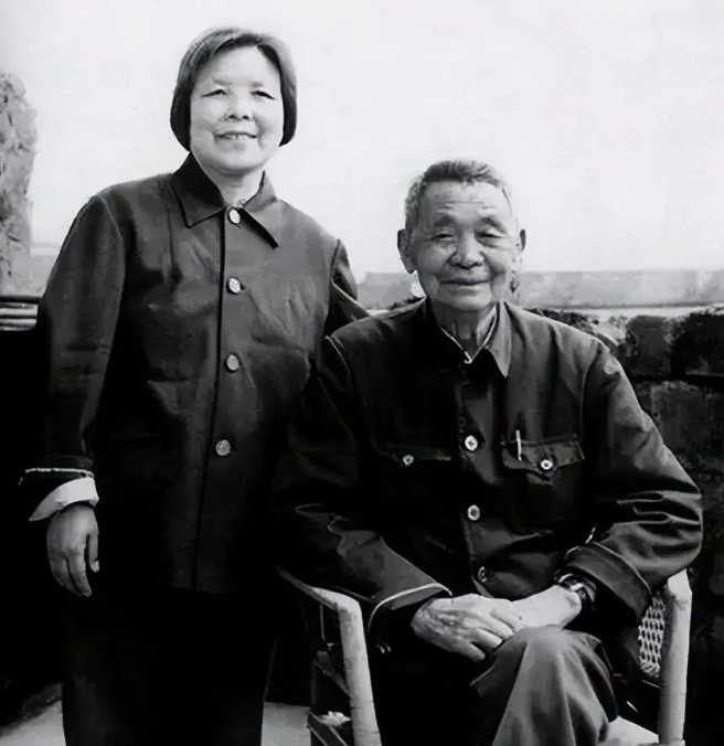 甘祖昌子儿孙后代是谁？回乡务农的甘祖昌将军怎么样了？
