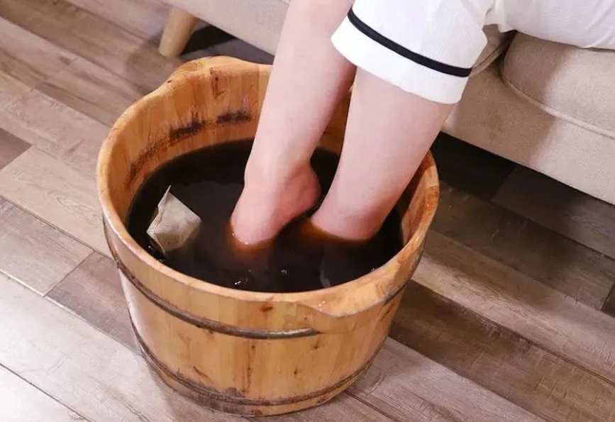 泡脚的最佳时间和温度，泡脚一定要暴汗