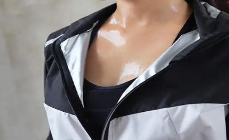 穿暴汗服运动里面要穿衣服吗