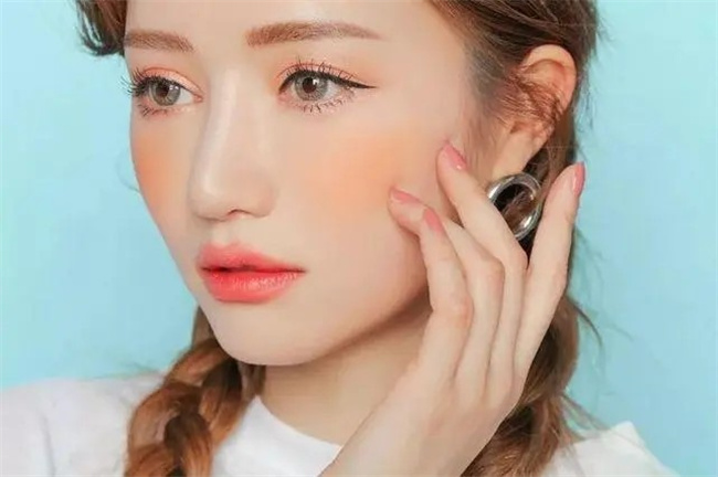 珊瑚橙腮红适合什么肤色珊瑚橙色腮红适合什么颜色(珊瑚橙和橙色的区别)
