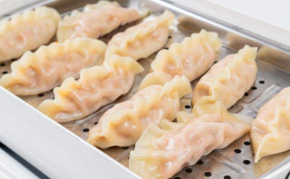 蒸饺子要用布垫上吗